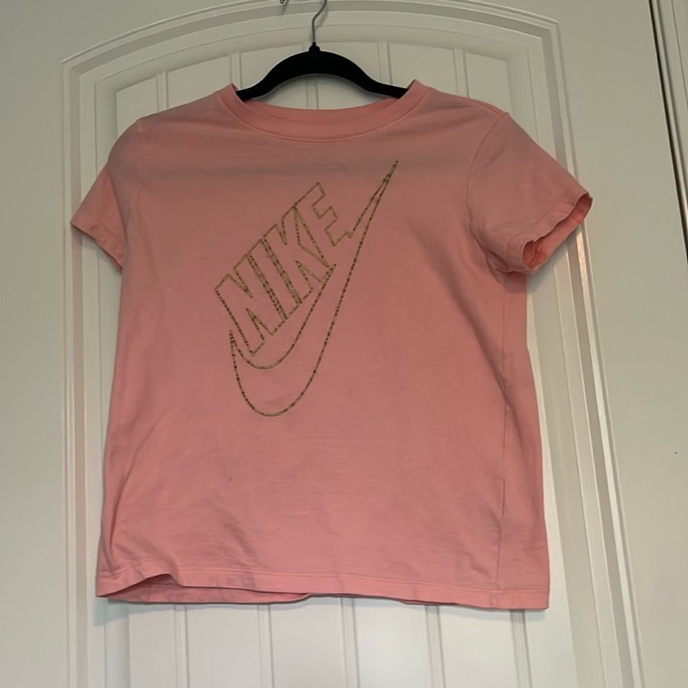 Nike Sportswear Big Kids' (Girls') T-Shirt